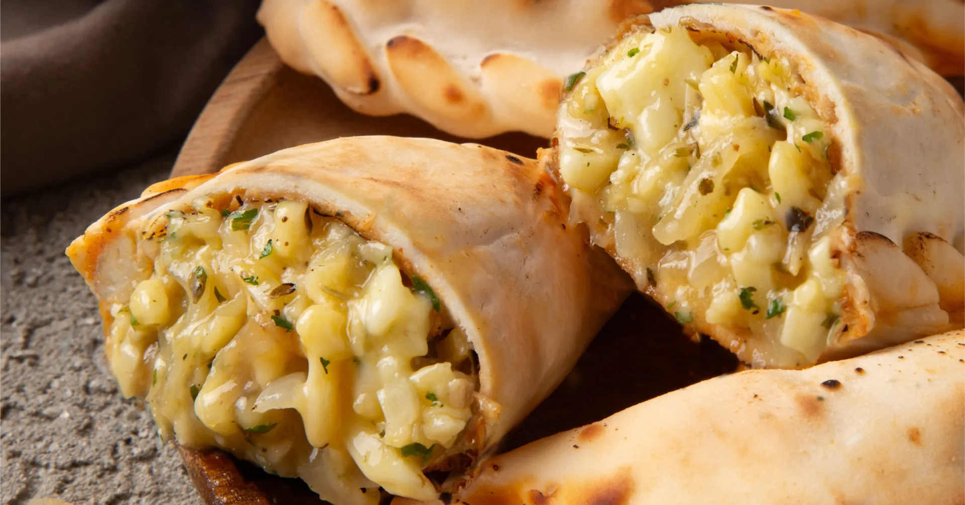 Empanada de cebolla y queso