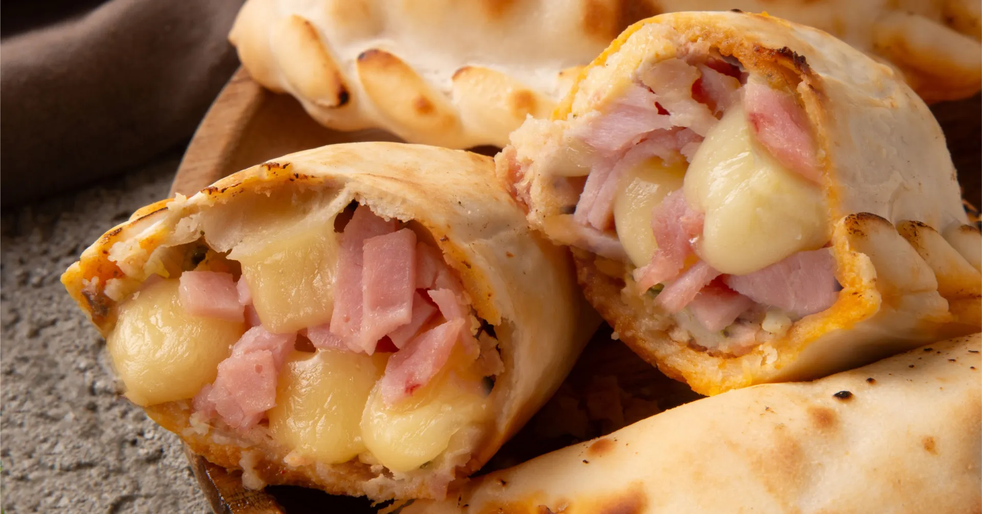 Empanada de jamón y queso