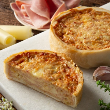 Tarta de jamón y queso