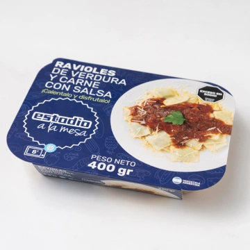 Ravioles de verdura y carne con salsa
